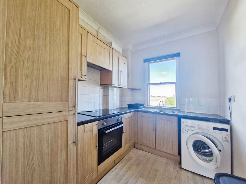 Property photo 2 of 6 Kitchen