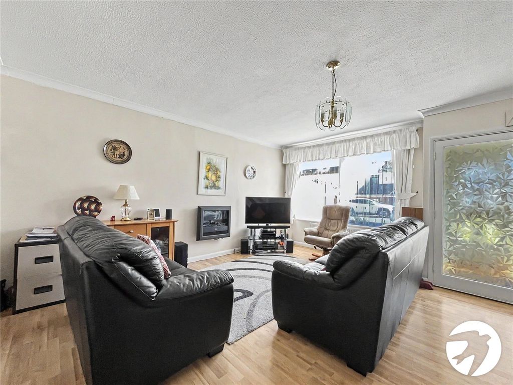 Property photo 2 of 16 Picture No. 24