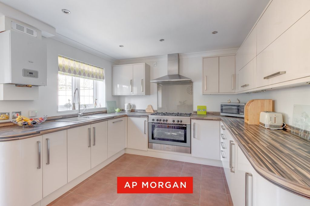 Property photo 2 of 15 Picture No. 16