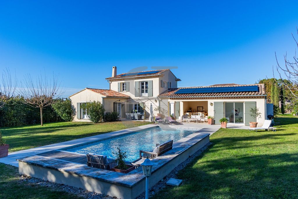 Property photo 1 of 31