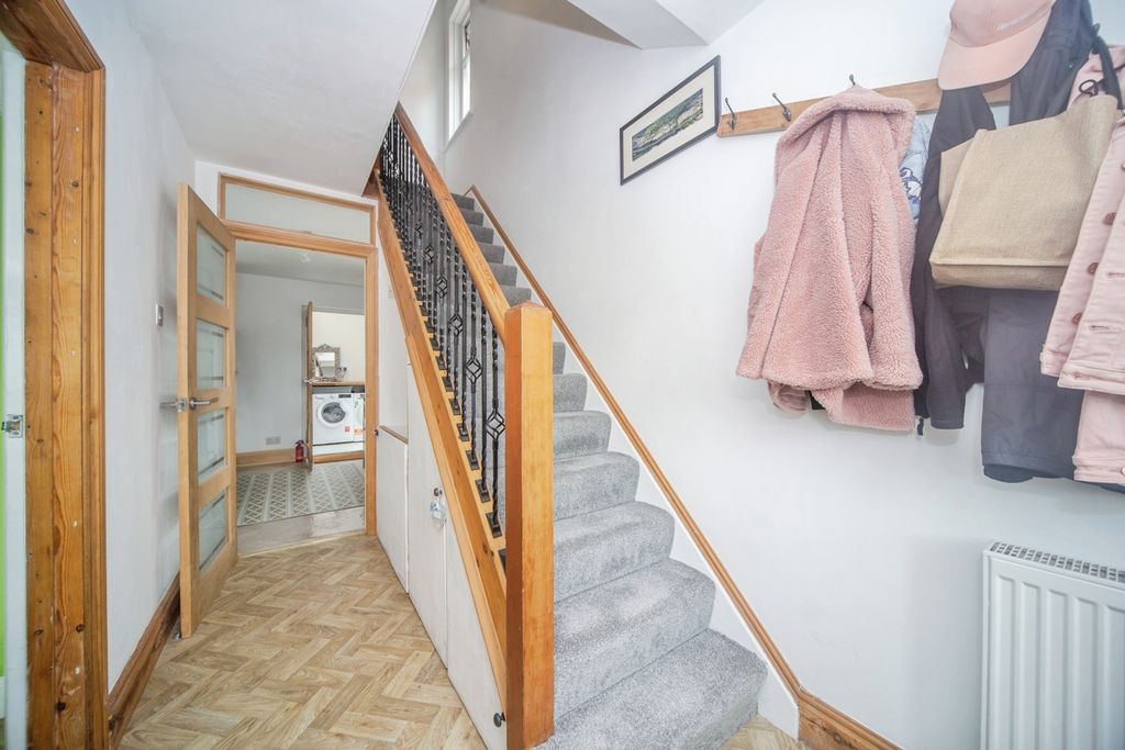 Property photo 2 of 16 Entrance Hall