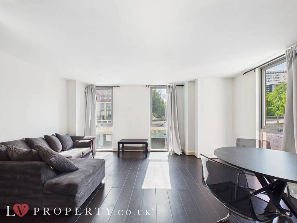 Property photo 1 of 8 Giraffe360-Still003