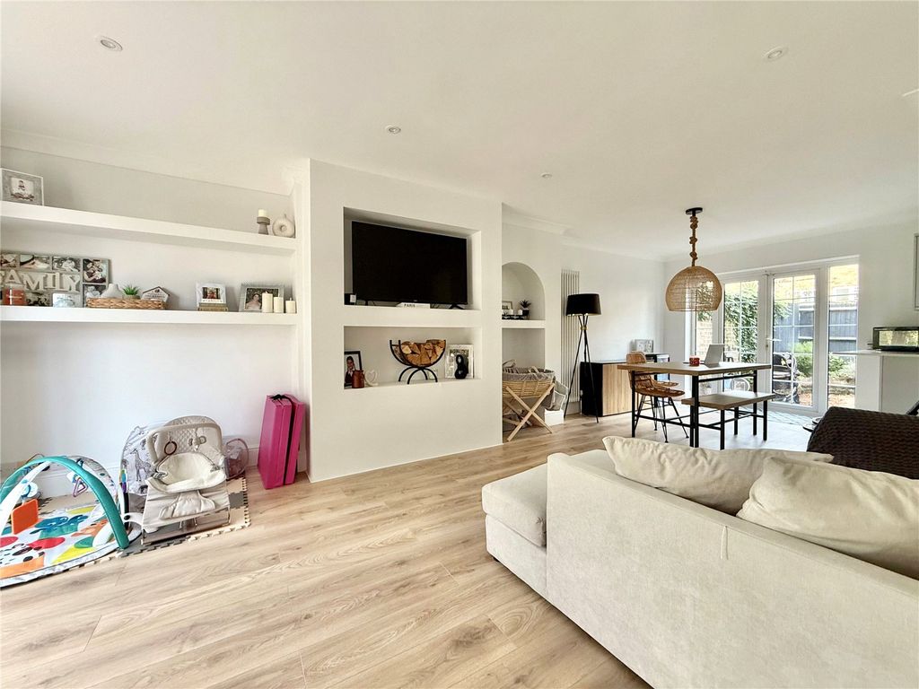 Property photo 2 of 12 Picture No. 11