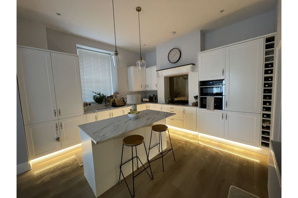 Property photo 2 of 19 Kitchen/Dining Room
