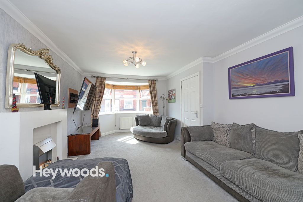 Property photo 3 of 28