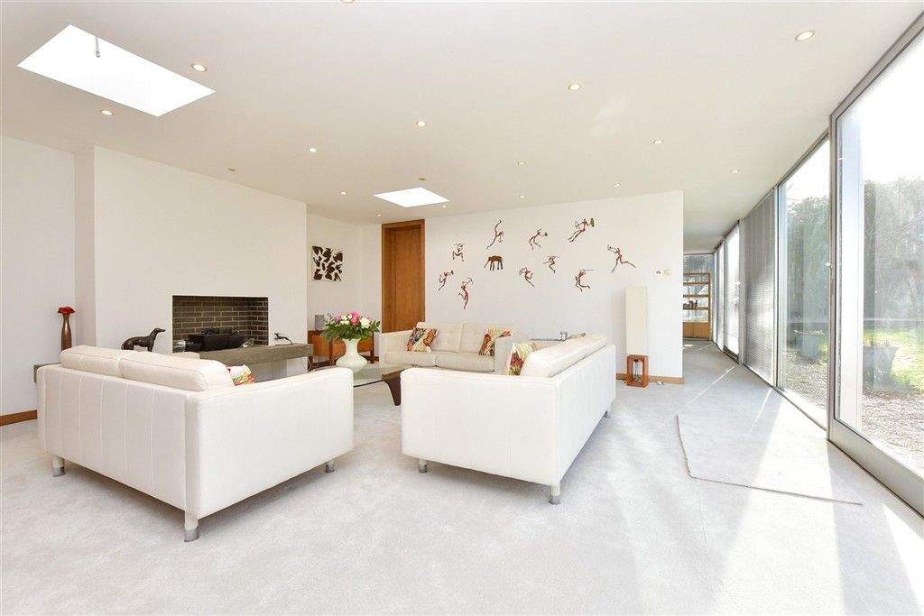 Property photo 3 of 17 Family Room