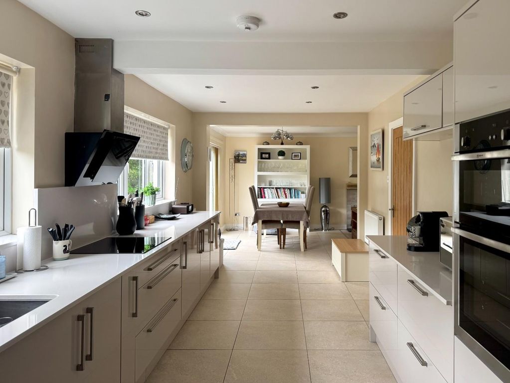 Property photo 2 of 24 Kitchen