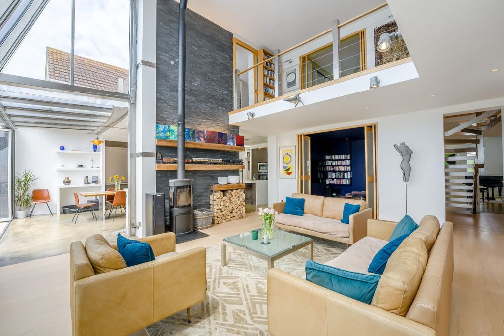 Property photo 3 of 29 Picture No. 06