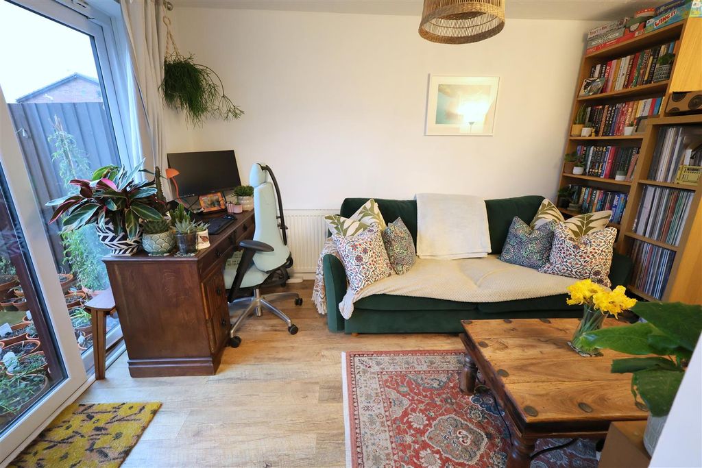 Property photo 3 of 18 Rj Lounge ii.Jpg