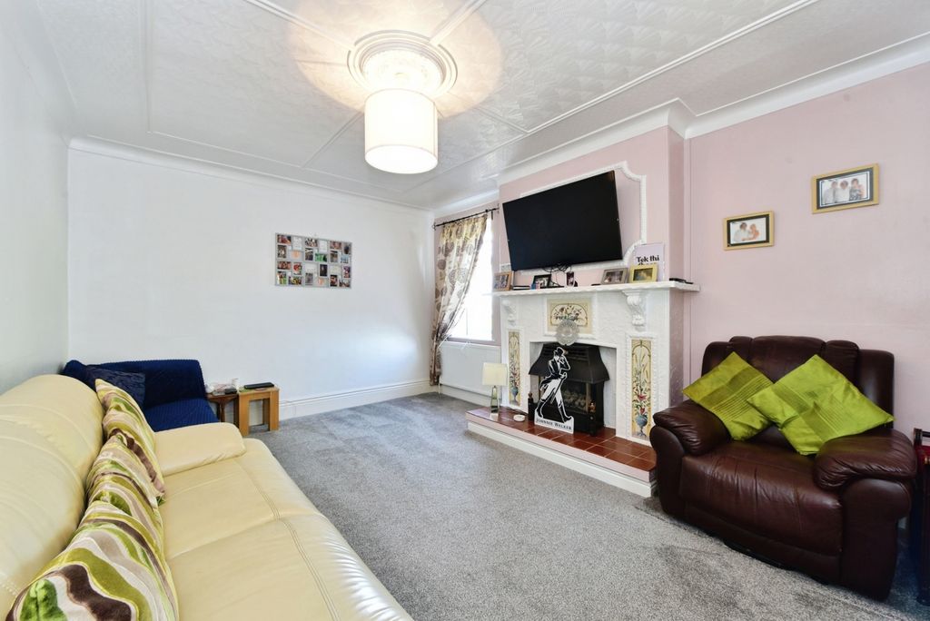 Property photo 3 of 35 Pbox-Img.Jpg