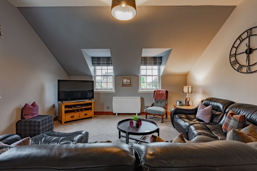 Property photo 2 of 41