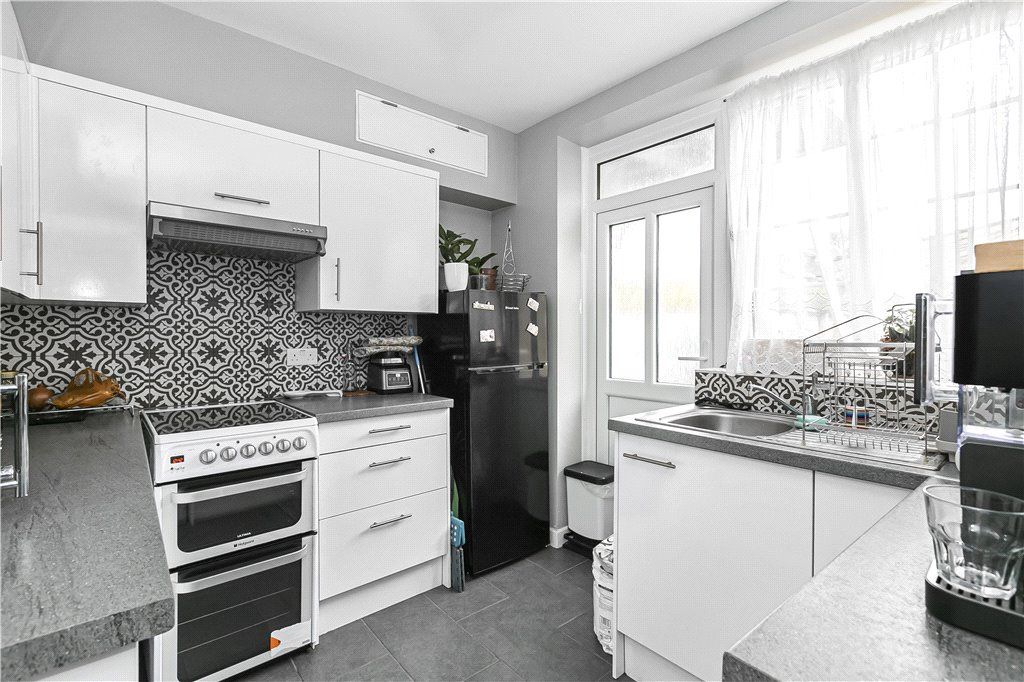 Property photo 3 of 10 Kitchen