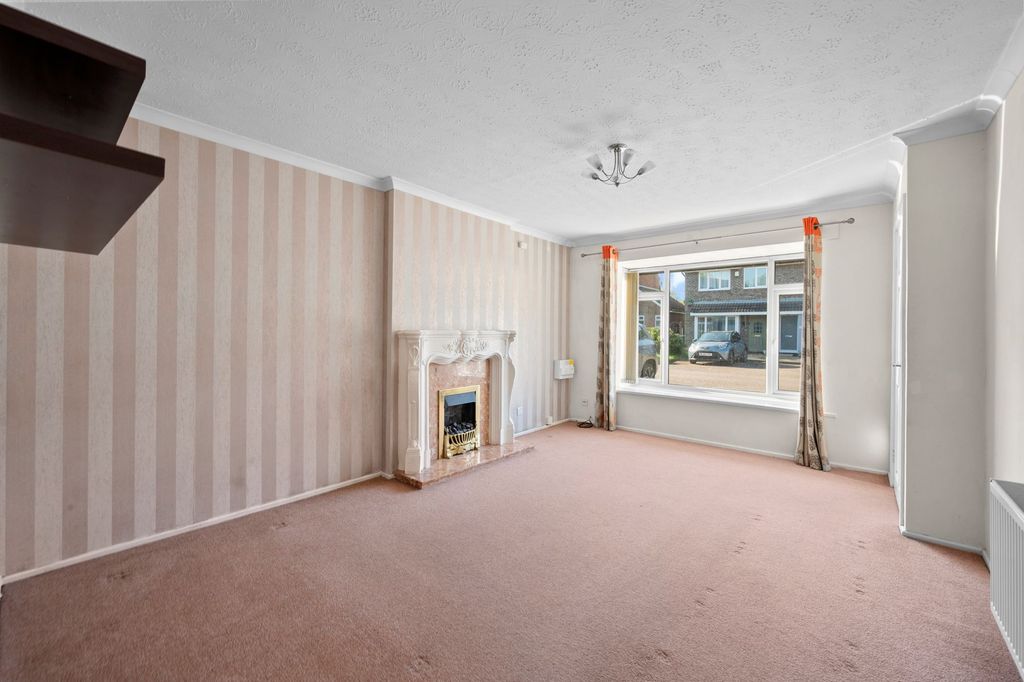 Property photo 2 of 25