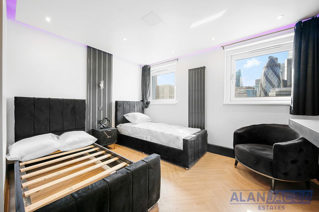 Property photo 2 of 27