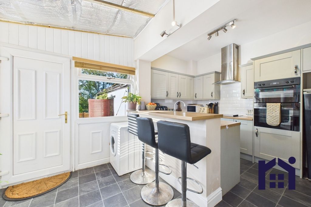 Property photo 1 of 23 Breakfast Kitchen