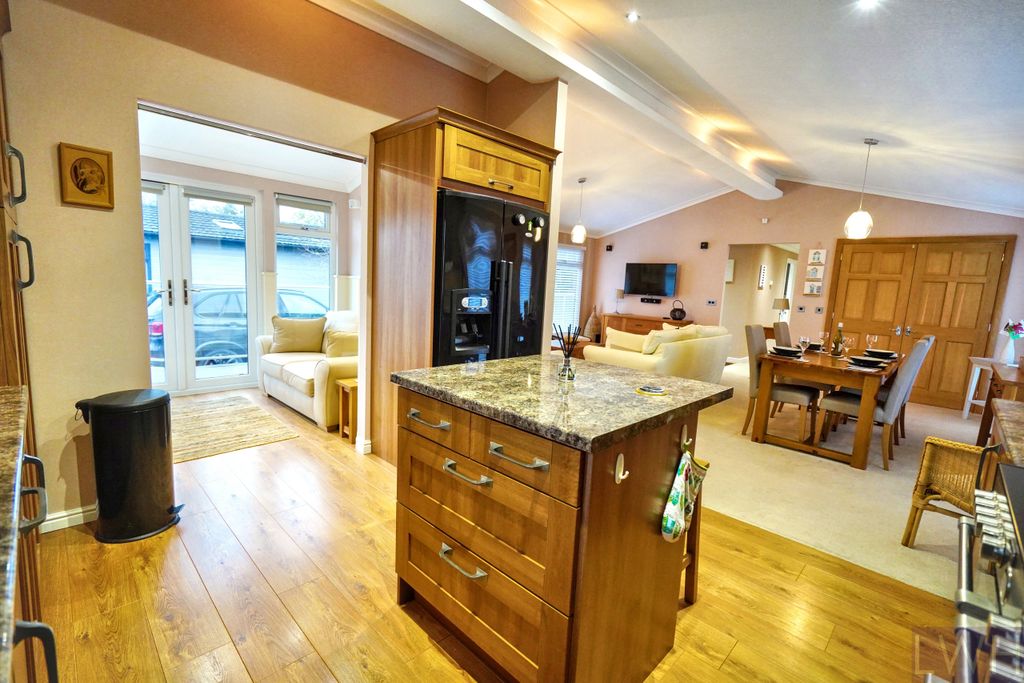 Property photo 3 of 14 Kitchen