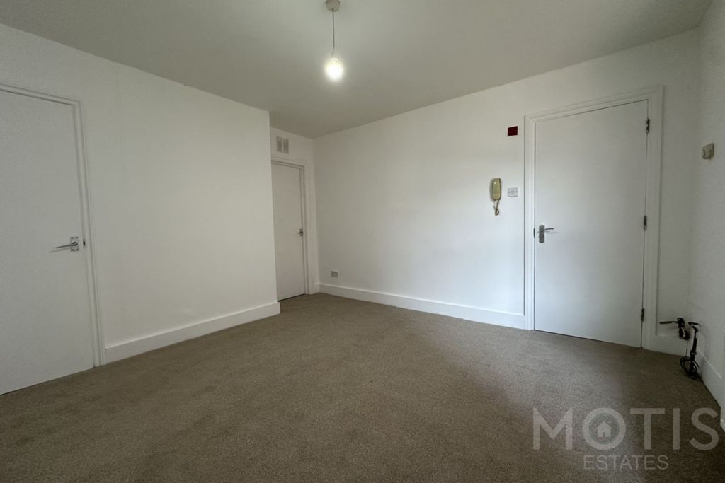 Property photo 2 of 11 Photo 1