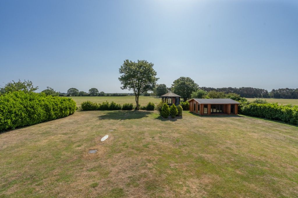 Property photo 2 of 32