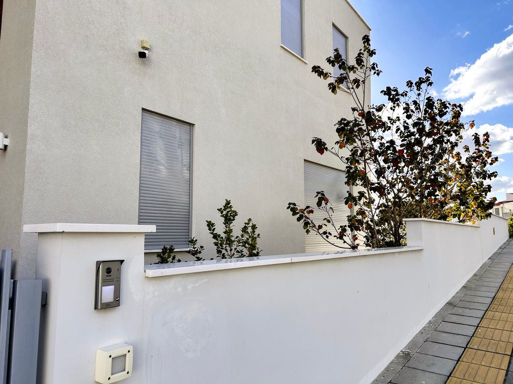Property photo 3 of 38