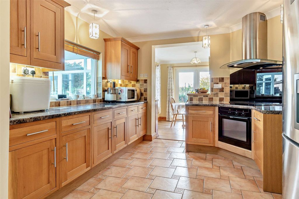 Property photo 3 of 40 Picture No. 27