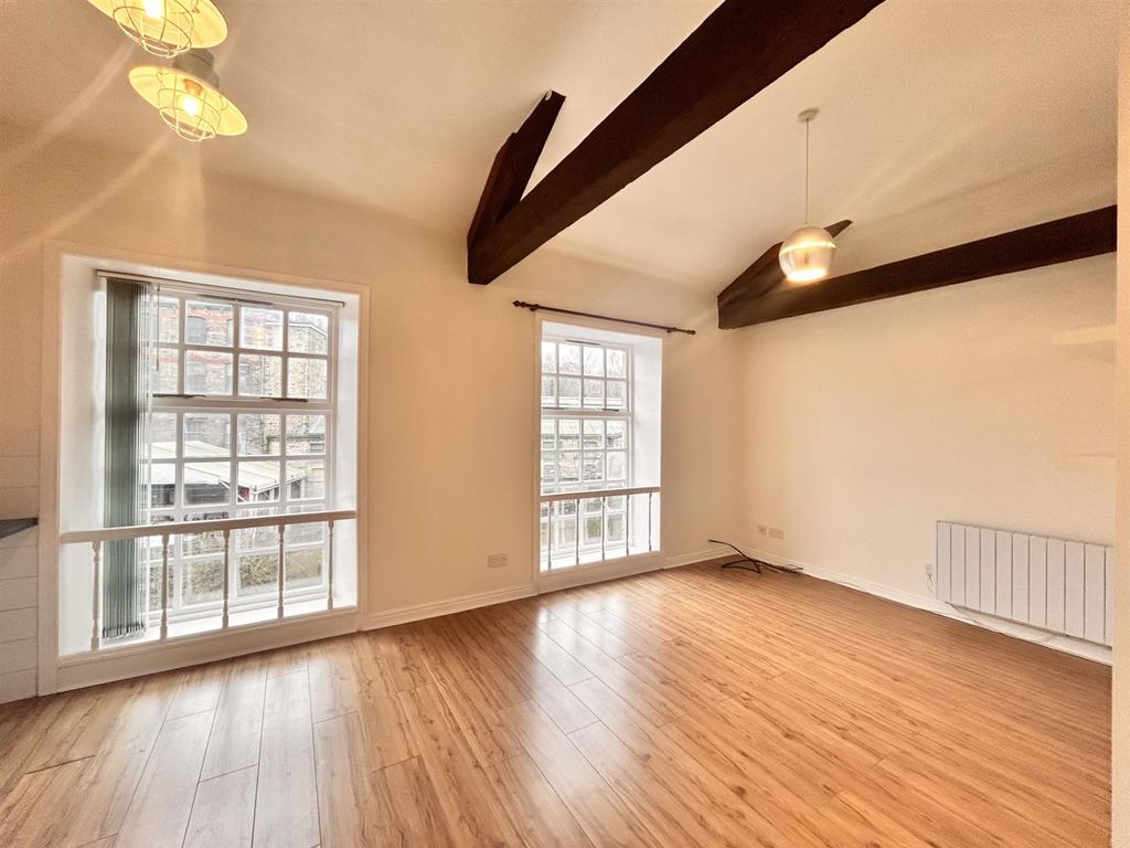 Property photo 3 of 10 Living Room 2.Jpg