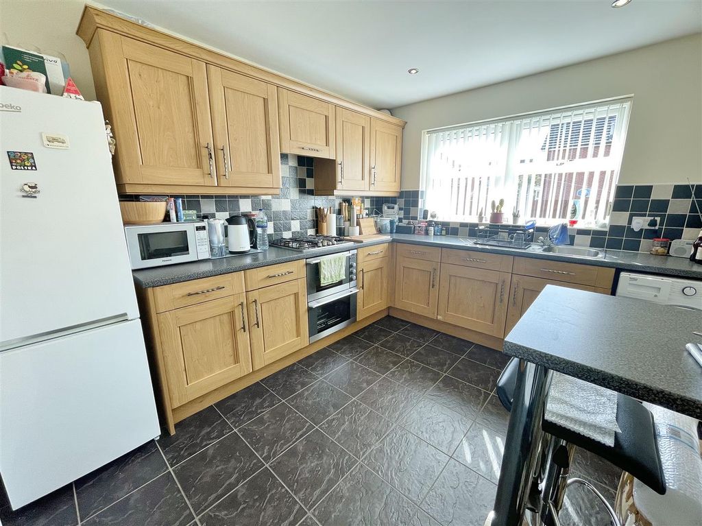 Property photo 2 of 14 Kitchen