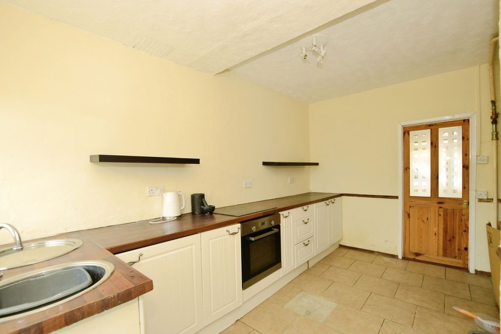 Property photo 3 of 15 Kitchen
