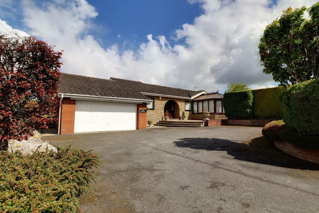 Property photo 1 of 32