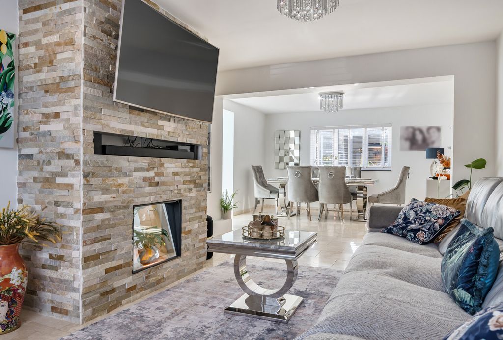 Property photo 3 of 20 1373159-21-68Ff51...