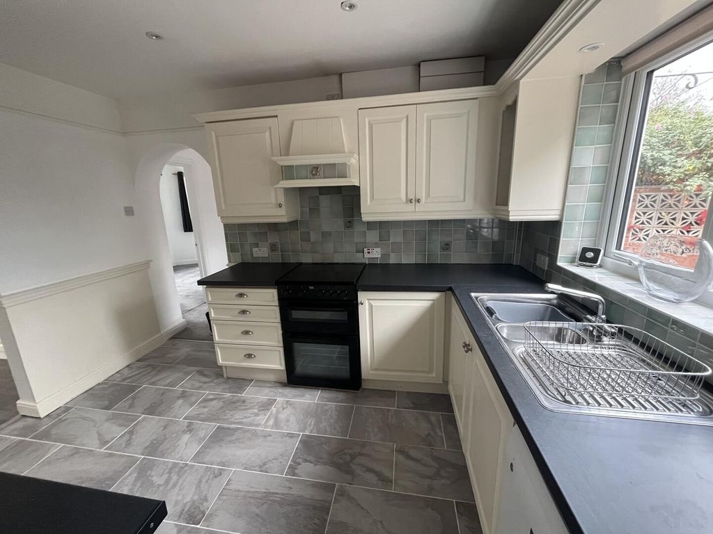Property photo 2 of 20 Kitchen