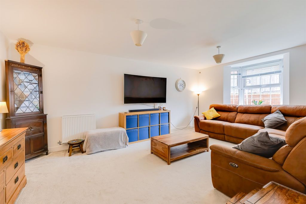 Property photo 3 of 28