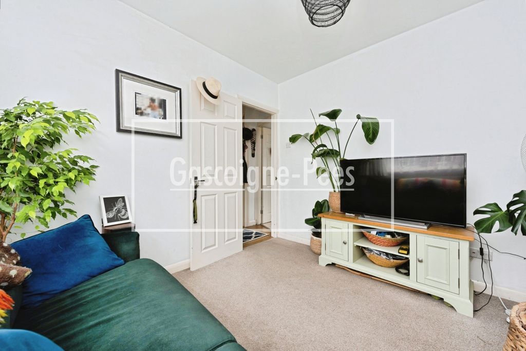 Property photo 2 of 21