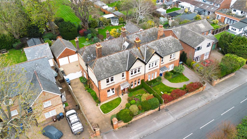 Property photo 2 of 33 Mulberry Green-2.Jpg