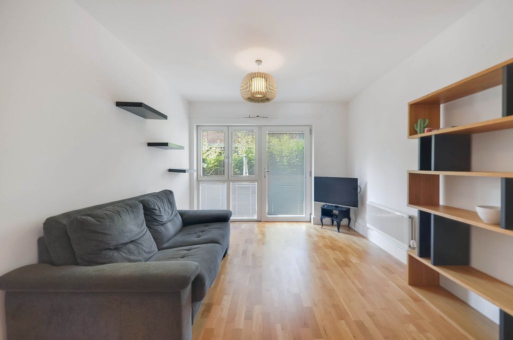 Property photo 2 of 21 Lounge (3).Jpg