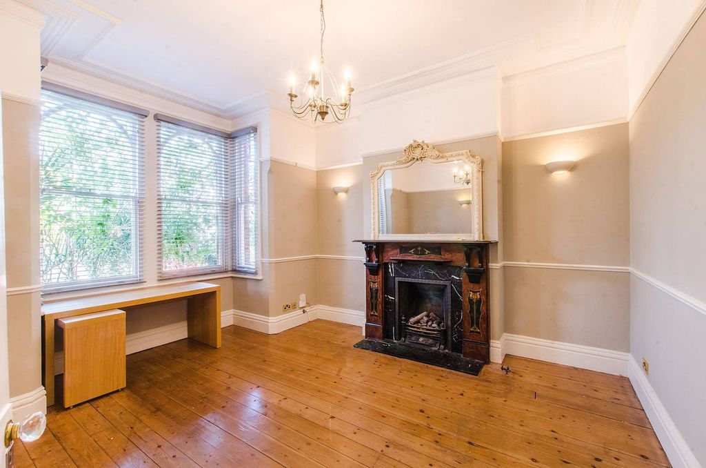 Property photo 2 of 11