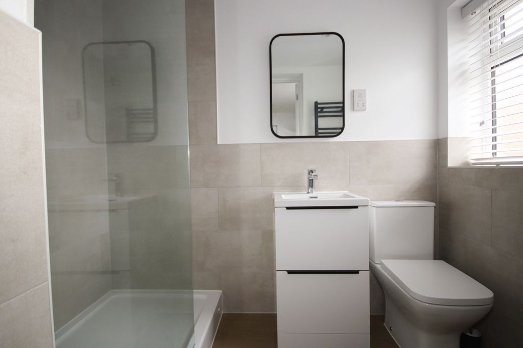 Property photo 3 of 4 Shower Room