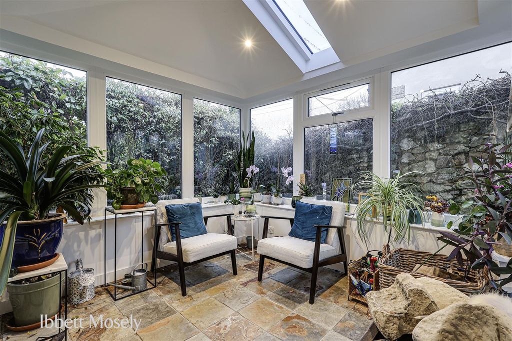 Property photo 3 of 21 6 Garden Room.Jpg