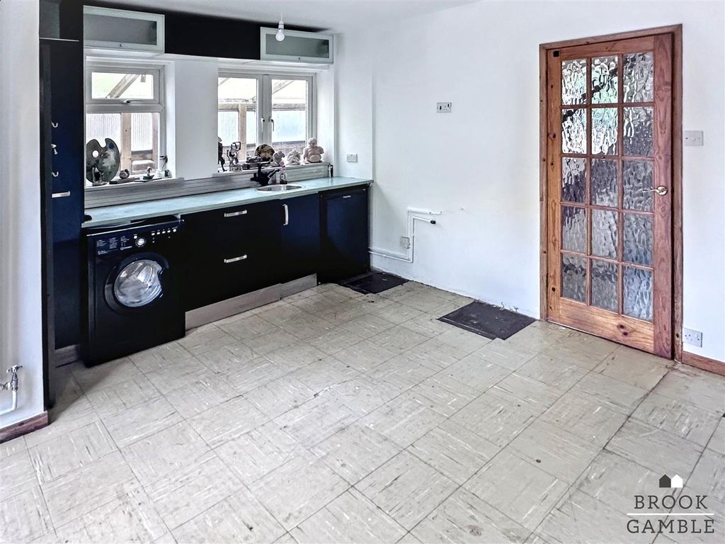 Property photo 3 of 13 01323 438506