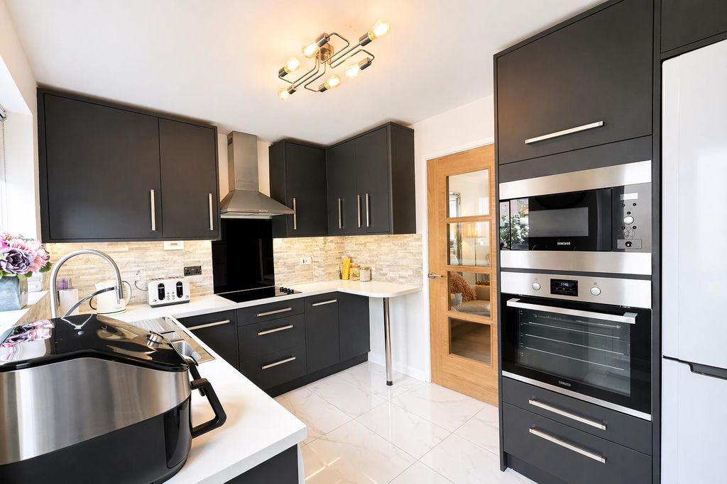 Property photo 2 of 15 67214557-794C-488A-95Ae-8Be2Bcfd0736.Png