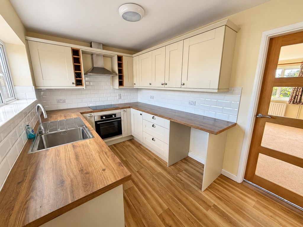 Property photo 2 of 11 5895041
