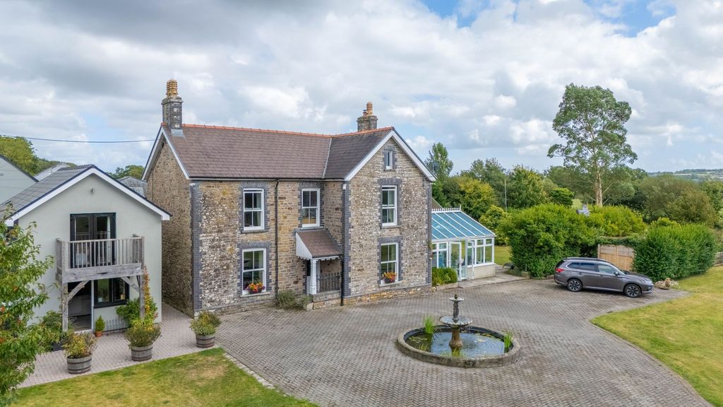 Property photo 1 of 77