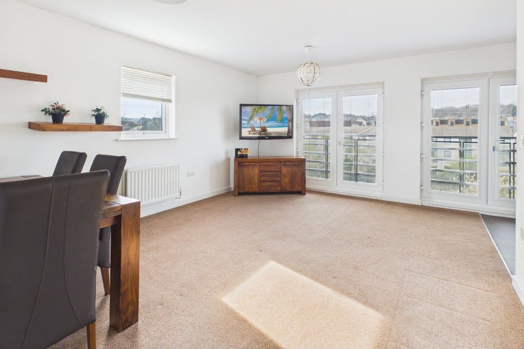 Property photo 3 of 12 Living / Dining Room