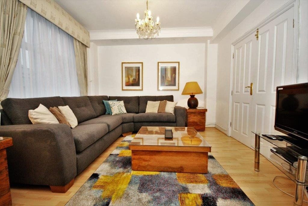 Property photo 2 of 8
