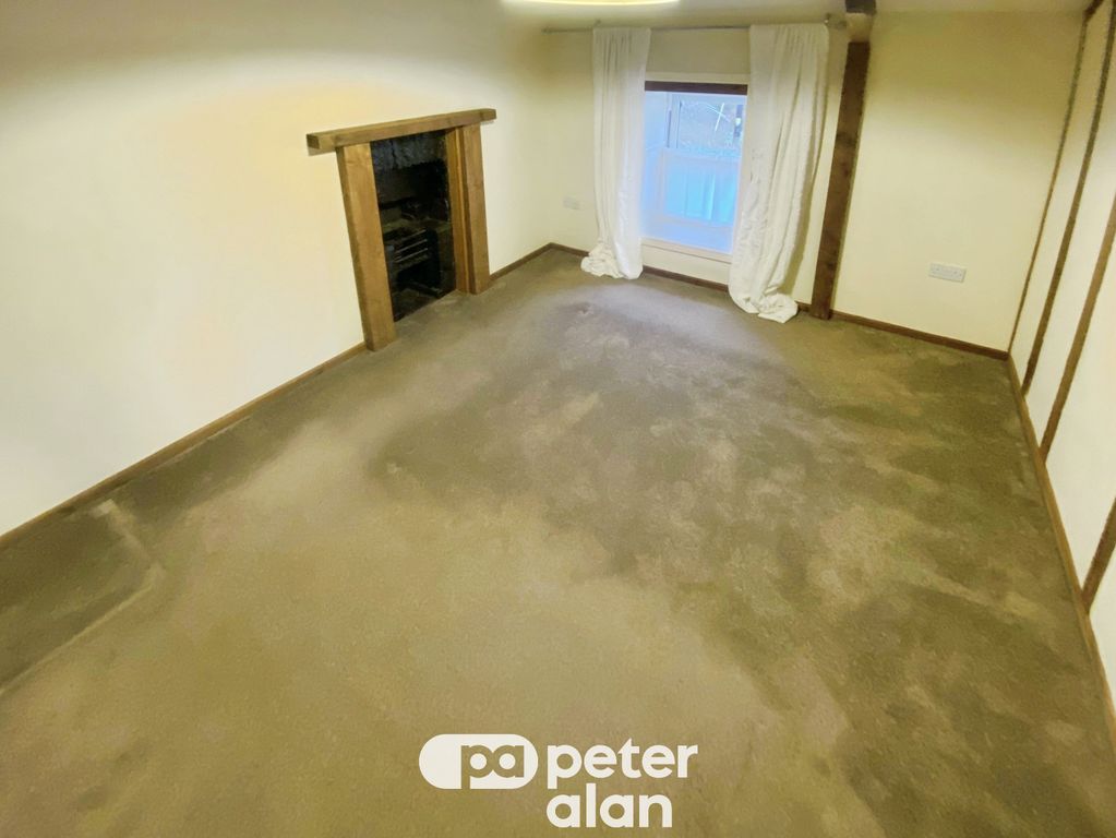 Property photo 3 of 10 Living Room