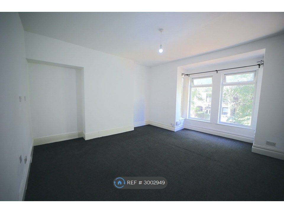 Property photo 1 of 7 Living Room