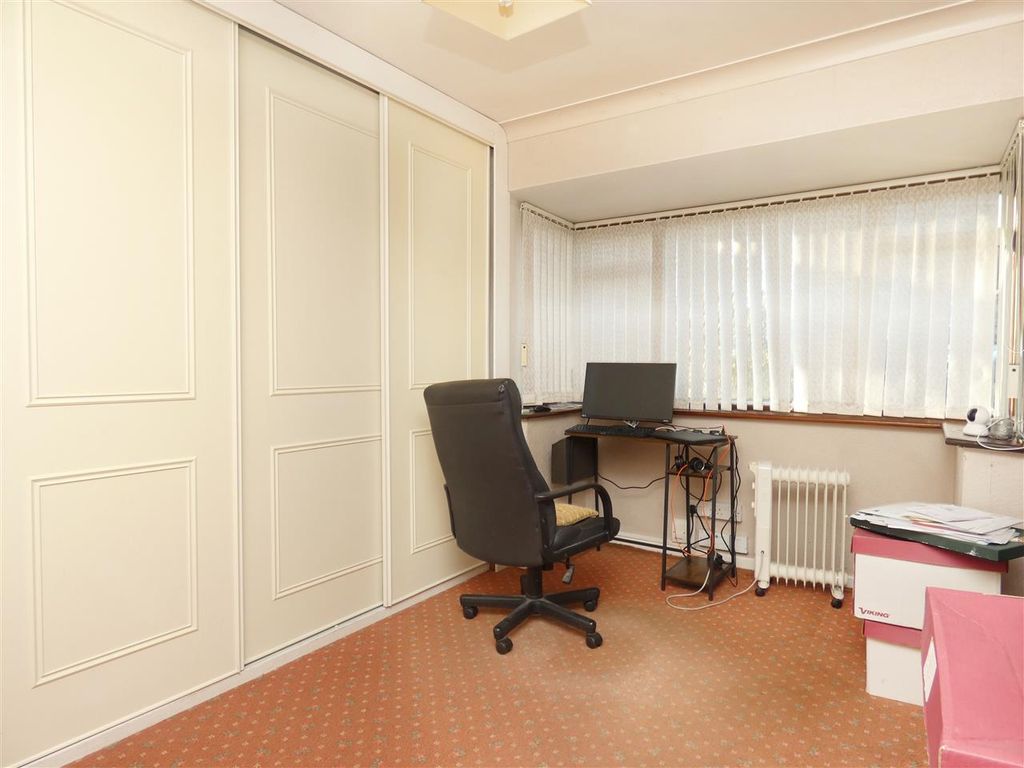 Property photo 3 of 19 Sitting Room