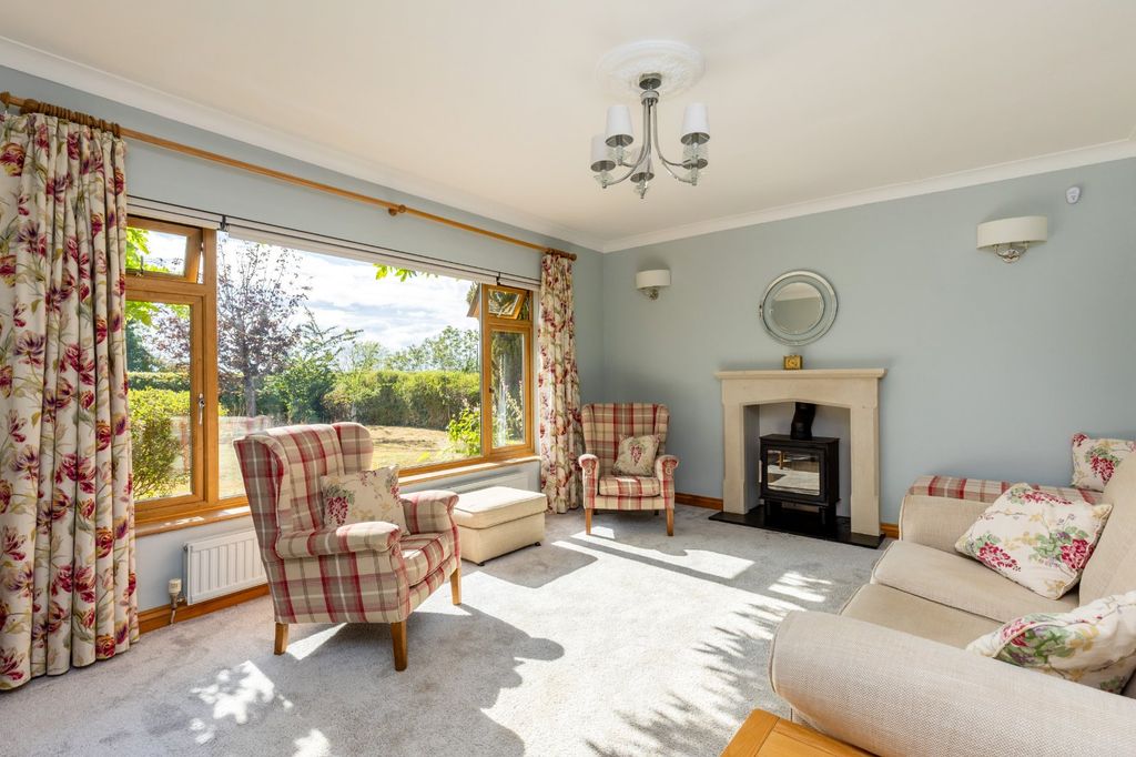 Property photo 2 of 17 Sitting Room