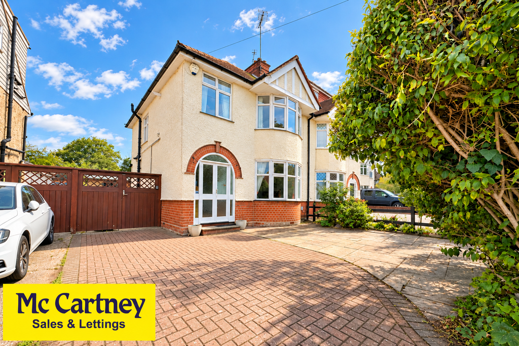 Property photo 1 of 17 Oaklands Crescent, Chelmsford, Essex, CM2 9Pr