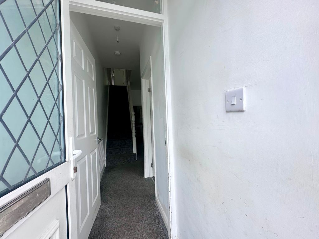 Property photo 3 of 28