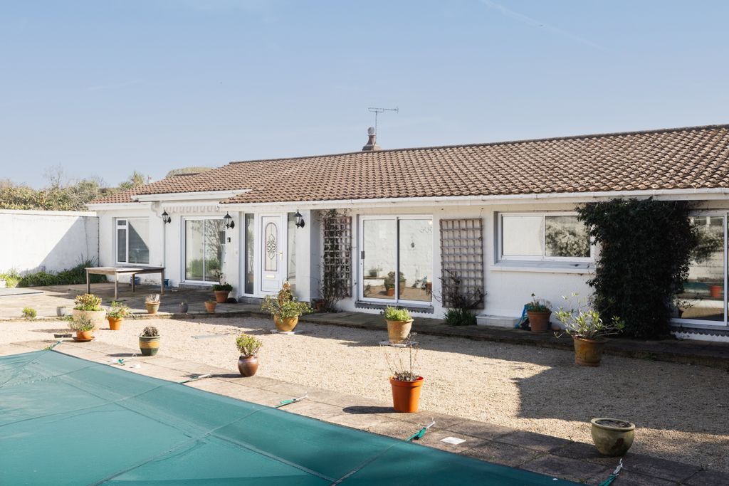 Property photo 1 of 20